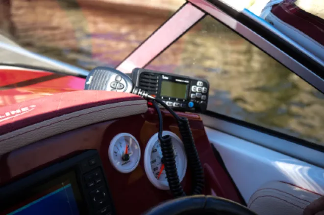 Funkgerät am Steuerstand 