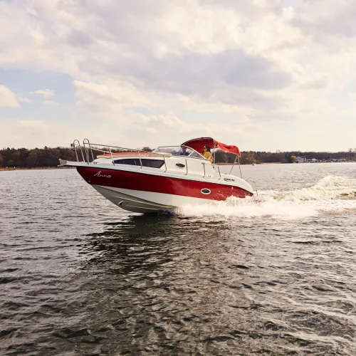 Lanke Charter | Aqualine 750 Anna Seitenansicht Aqualine 750 Anna Außenaufnahme Seitenansicht
